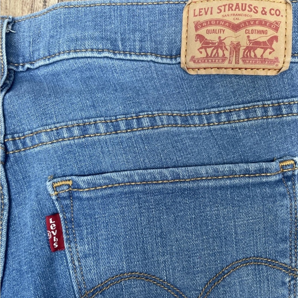 Levi’s 315 Shaping Boot Cut Jeans Size 31 Light Wash High Rise Stretch - Picture 4 of 6